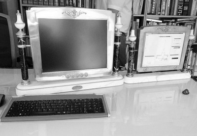 包層純皮鑲道金邊 電腦也走‘帝王風(fēng)’